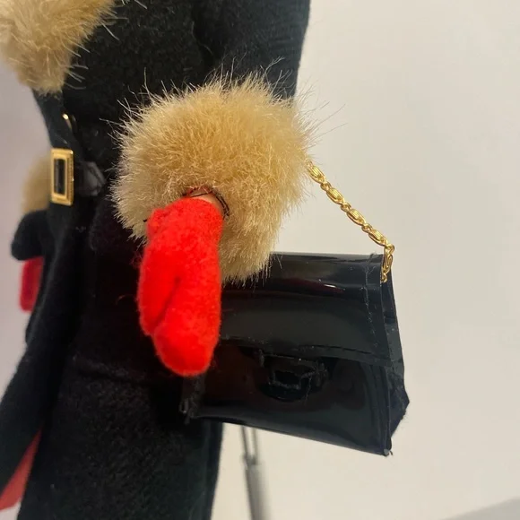 Winter in New York Barbie - Picture 5 of 8